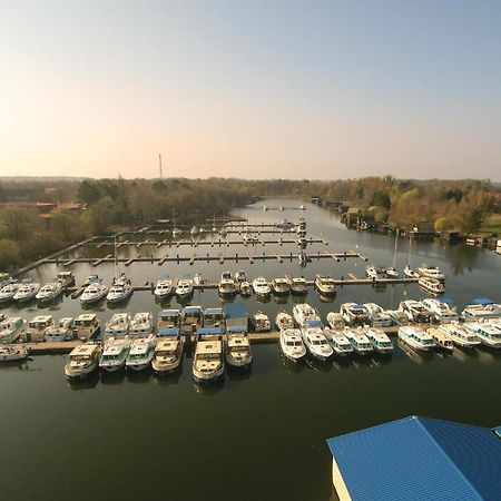 Pet Friendly Apartment In Rechlin With Kitchen Екстериор снимка