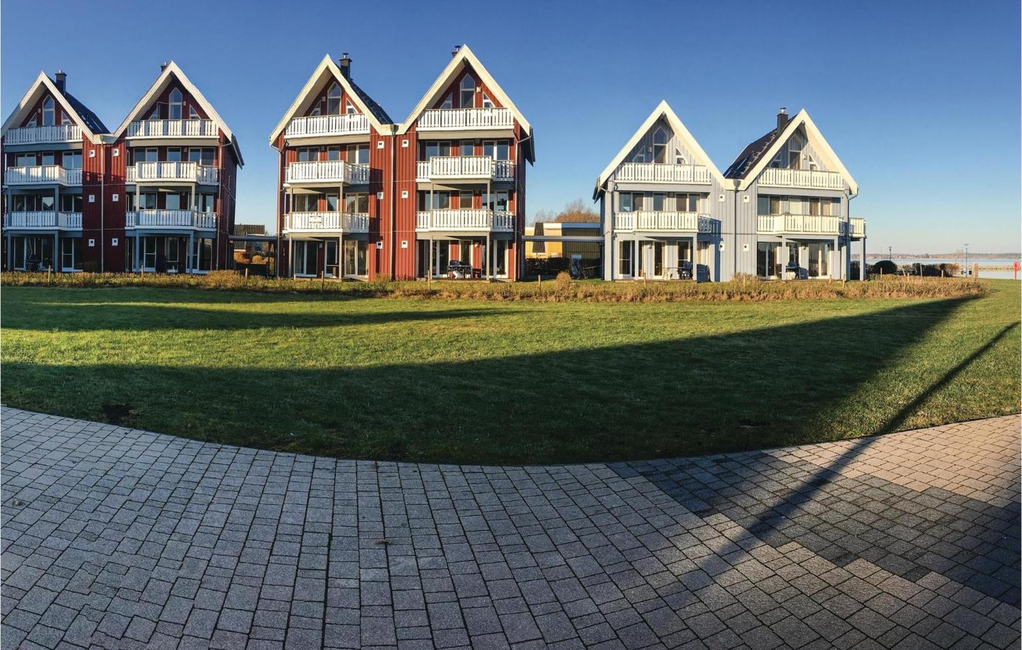 Pet Friendly Apartment In Rechlin With Kitchen Екстериор снимка